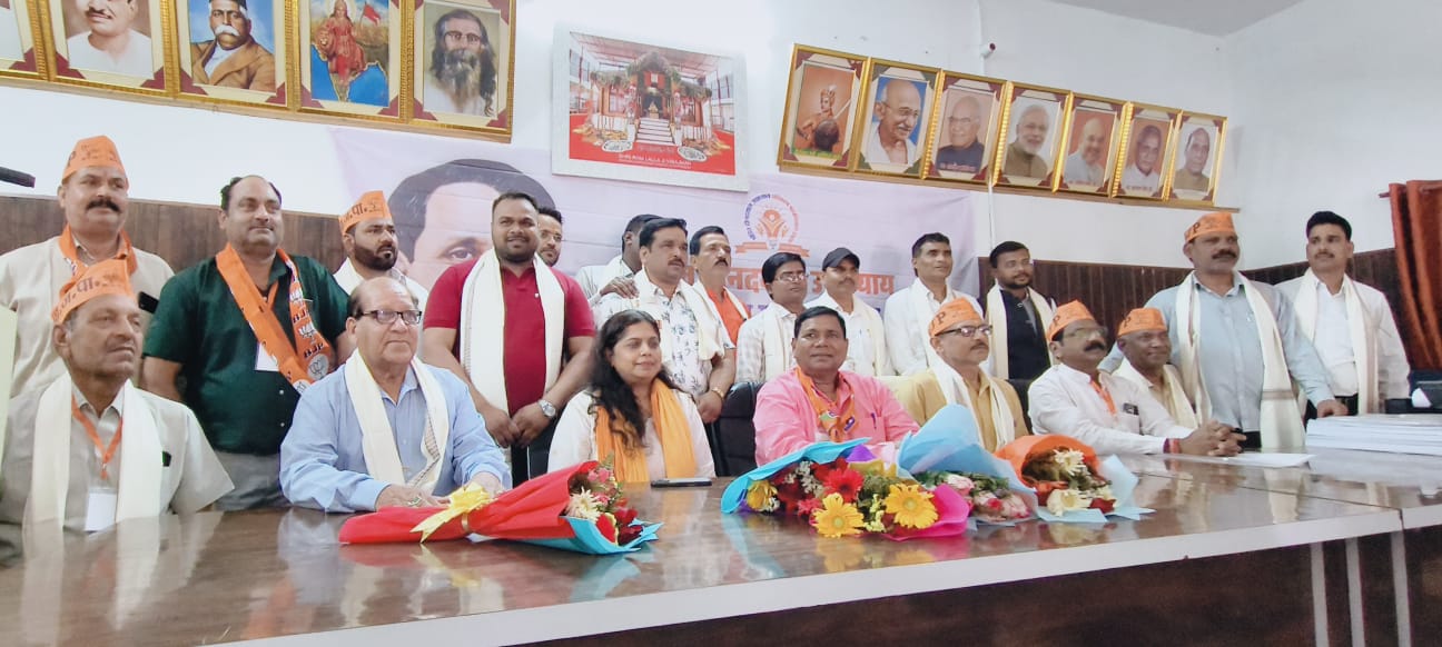 Bareilly News : बार एसोसिएशन मीरगंज के नवनिर्वाचित पदाधिकारियों का भव्य स्वागत, विधायक डॉ. डीसी वर्मा ने दी शुभकामनाएं