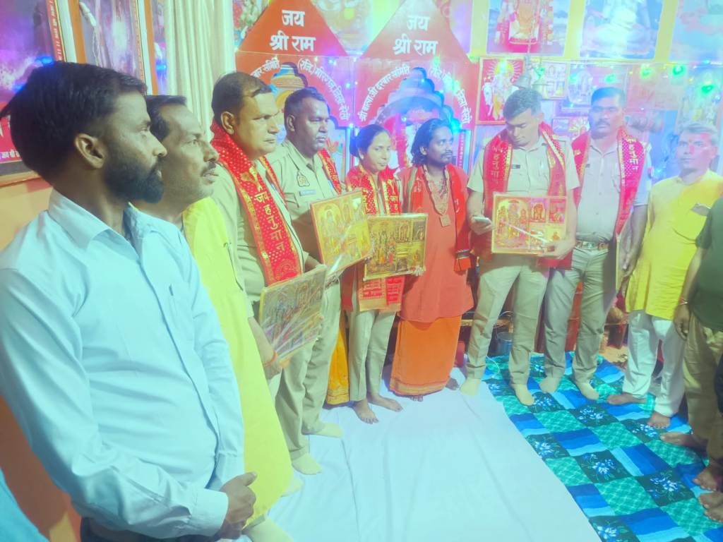 Bareilly News : मीरगंज में सनातन एकता का संदेश: श्री बालाजी शोभायात्रा के सफल आयोजन पर पुलिस कर्मियों का सम्मान