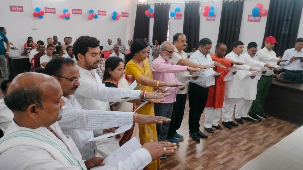 Bareilly News : मीरगंज में नामित सभासदों को दिलाई गई शपथ, विकास कार्यों को गति देने का संकल्प