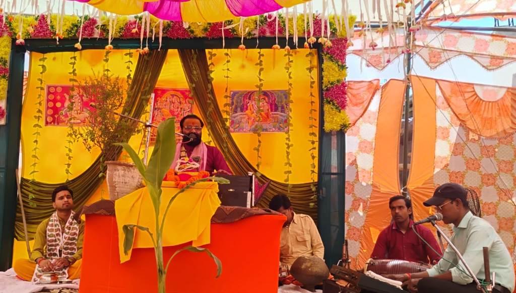 Bareilly News : खिरका में गूंजा “राम नाम” का पावन स्वर, विधि-विधान से साप्ताहिक संगीतमय श्रीराम कथा का भव्य शुभारम्भ 