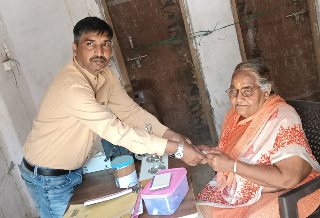 KASGANJ NEWS पटियाली में गेहूं खरीद शुरू, महिला किसान से हुई पहली खरीद