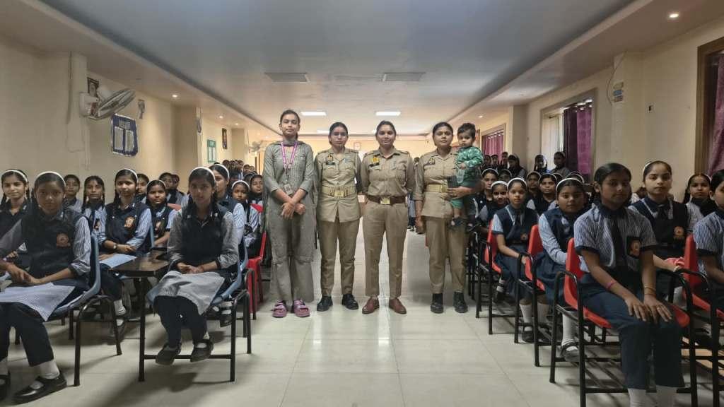 Bareilly News छात्राओं को मिला सुरक्षा का मंत्र, बीडीएम स्कूल में मिशन शक्ति कार्यशाला आयोजित