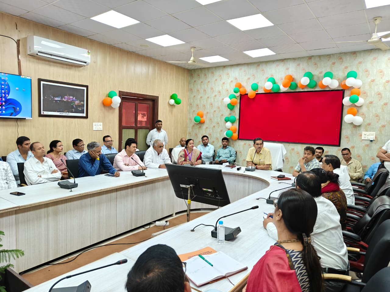 मथुरा डीएम सख्त, बोले- आरटीई में लापरवाही नहीं