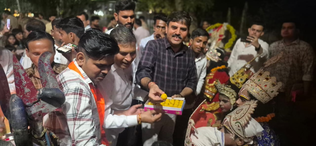 KASGANJ NEWS हनुमान जयंती पर पटियाली में निकली भव्य शोभायात्रा, गाजे-बाजे के साथ सजी दिव्य झांकियां