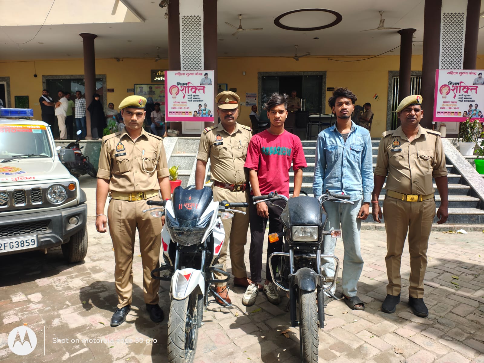 बरेली: आईफोन नहीं खरीद पाए तो बाइक चोर बने दो दोस्त, गये जेल