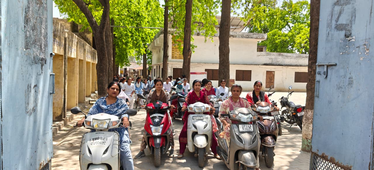 नारी शक्ति ने दिखाया दमखम: पटियाली में स्कूटी रैली से गूंजा ‘महिला शक्ति वंदन’ का संदेश