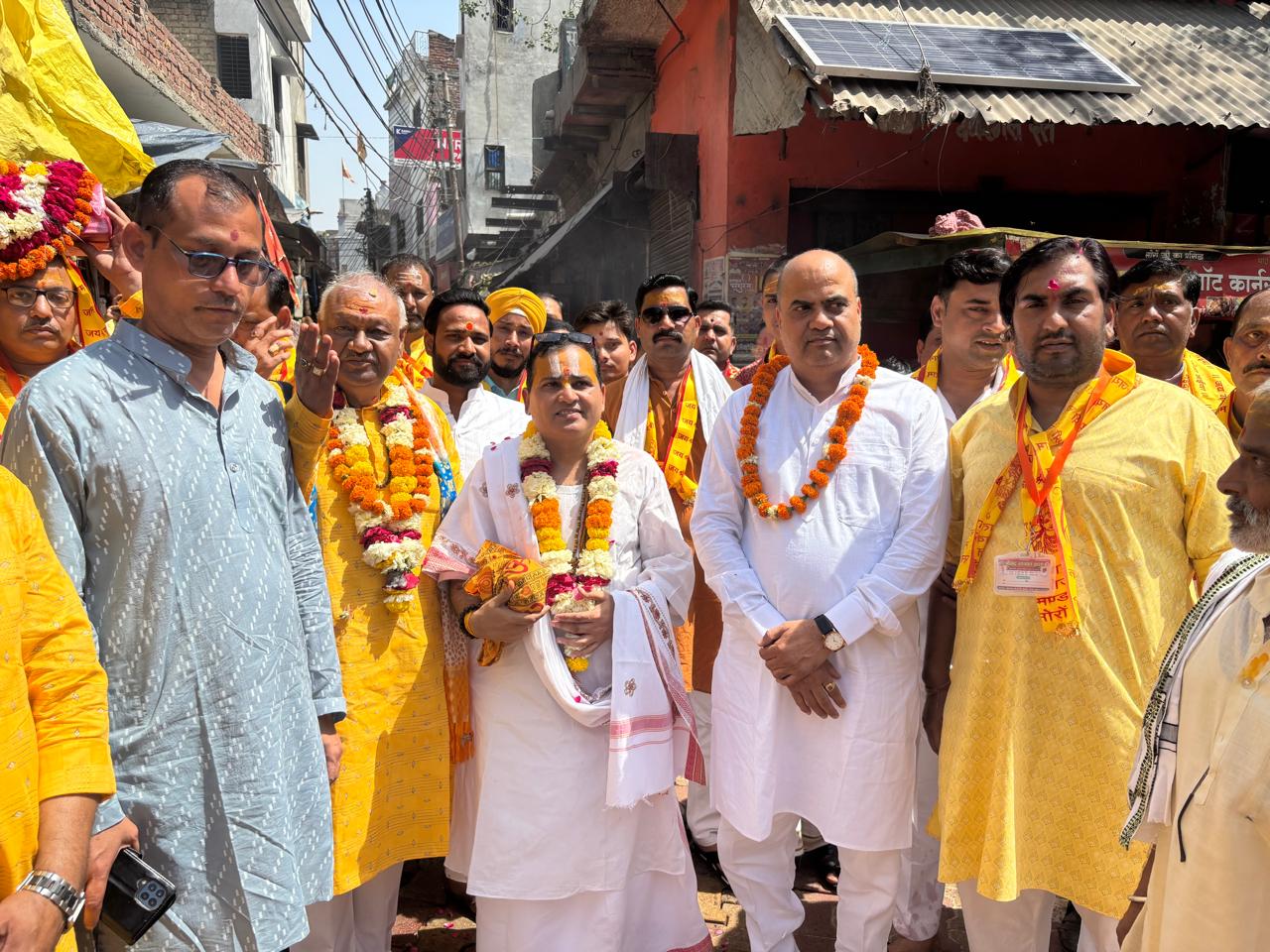 KASGANJ NEWS सोरों शूकर क्षेत्र में श्रीमद्भागवत कथा का भव्य शुभारंभ, कलश यात्रा में उमड़ा जनसैलाब