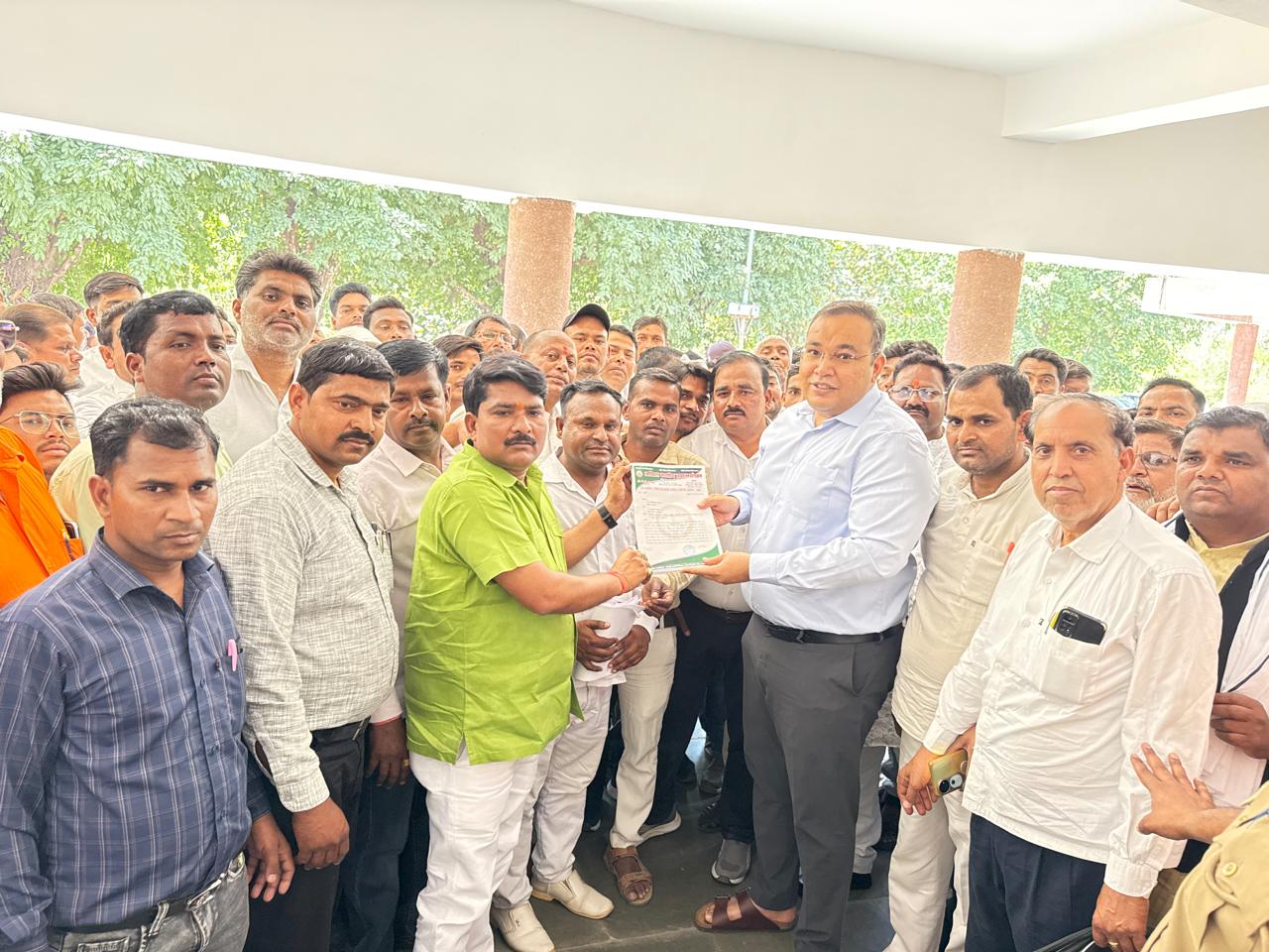 KASGANJ NEWS पंचायत प्रतिनिधियों ने शासनकाल बढ़ाने के समर्थन में भेजा ज्ञापन, जनप्रतिनिधियों की अनदेखी का आरोप