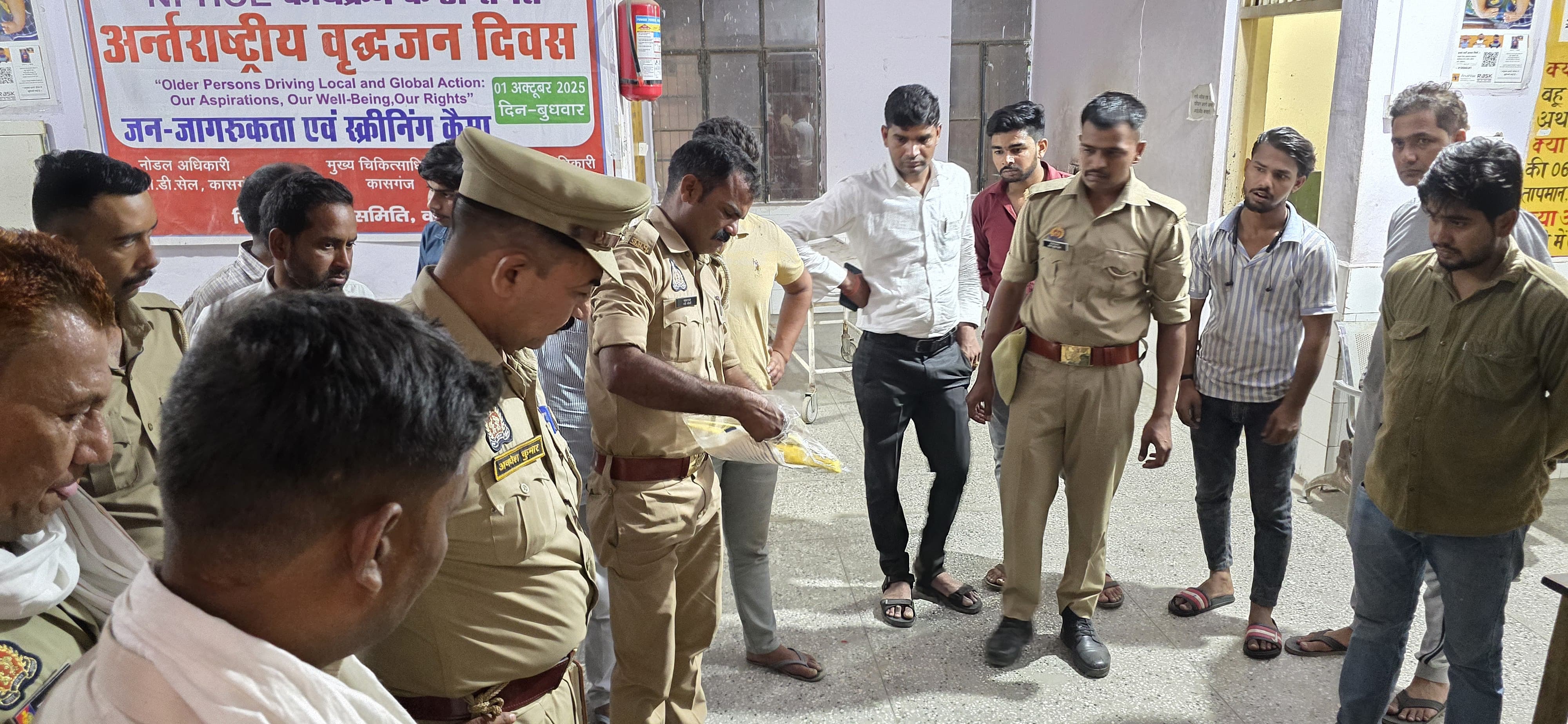 KASGANJ NEWS दो बाइकों की आमने-सामने टक्कर में युवक की मौत, बहन समेत तीन घायल