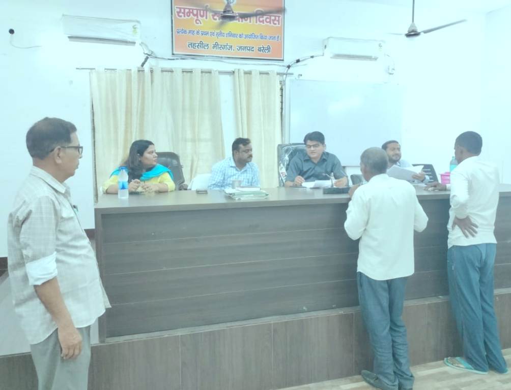 Bareilly News : संपूर्ण समाधान दिवस में 37 शिकायतें प्राप्त, लापरवाही पर सख्त हुए एडीएम; अनुपस्थित अधिकारियों को नोटिस के निर्देश