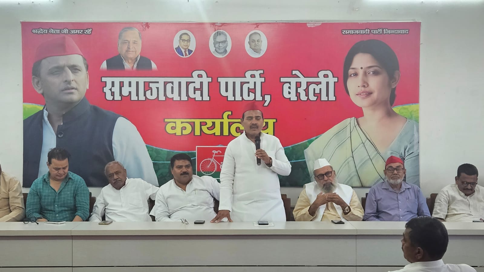 पश्चिमी बंगाल में भाजपा आई, बरेली में सपाइयों की नींद उड़ी
