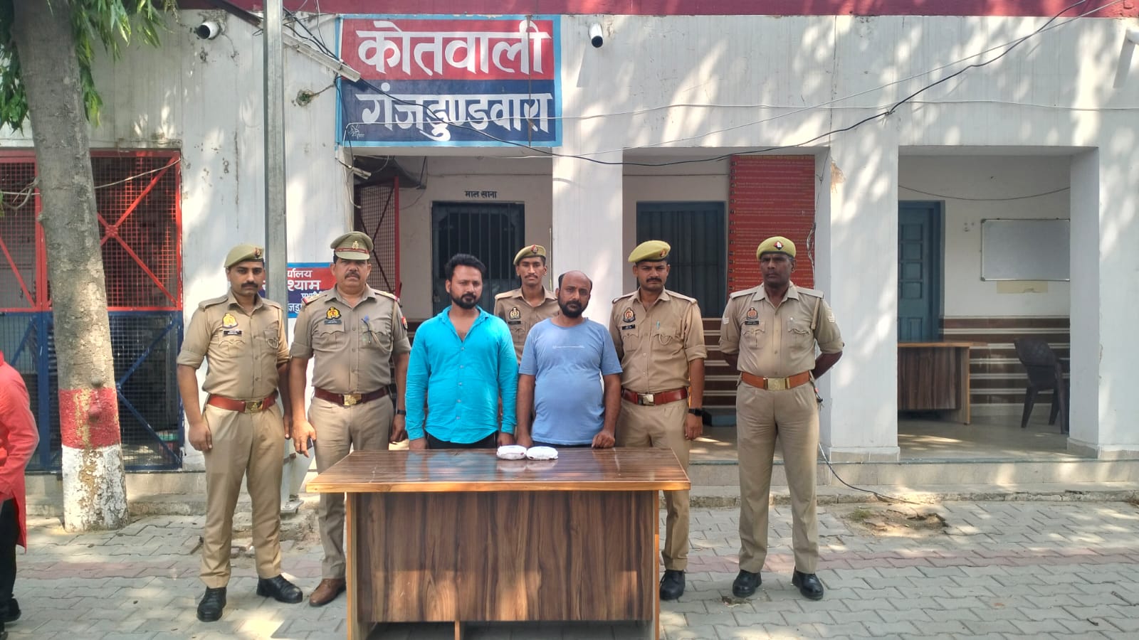 KASGANJ: समसपुर बाईपास से नशे के दो सौदागर दबोचे, डेढ़ किलो से अधिक डायजापाम बरामद