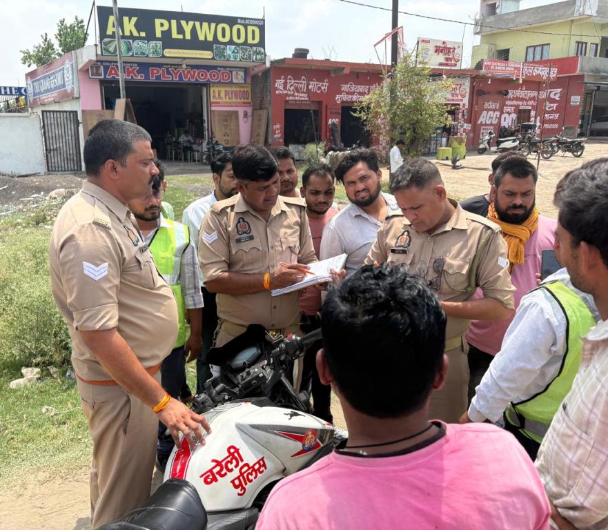 Bareilly News : बैंक जा रहे ग्रामीण को तेज रफ्तार बाइक ने मारी टक्कर, हालत गंभीर