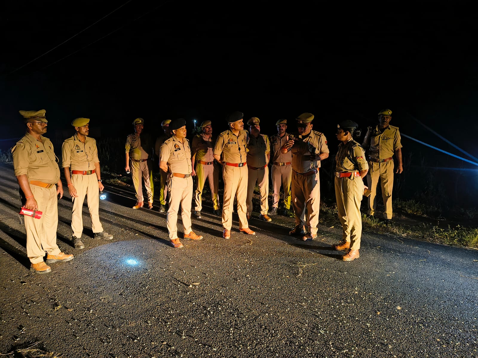 KASGANJ NEWS ढोलना-गढ़ी रोड पर भीषण हादसा: टेंपो और ईंट से भरे ट्रैक्टर-ट्रॉली की टक्कर में तीन की मौत, दस घायल
