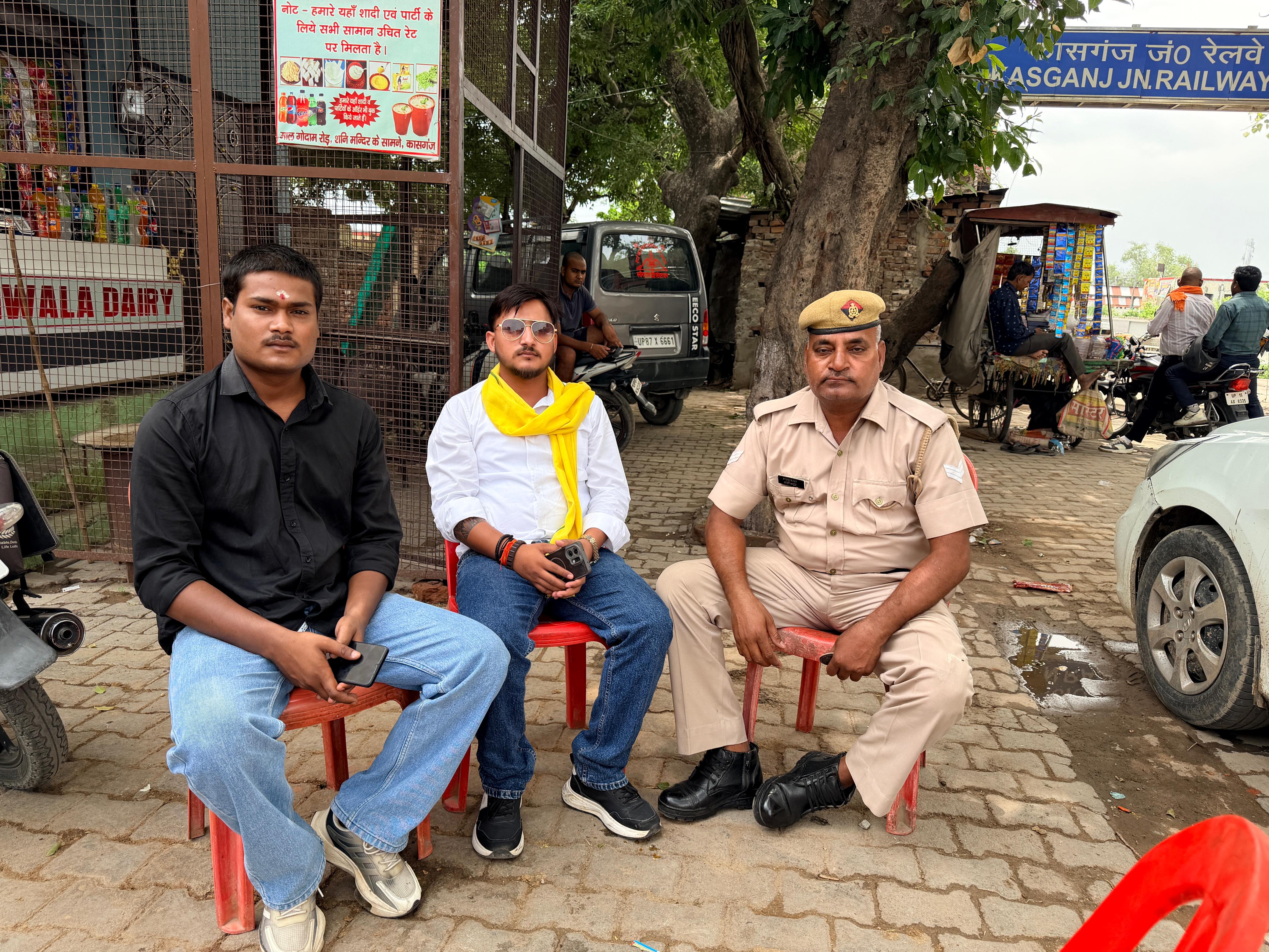 KASGANJ NEWS पेपर लीक के विरोध में लखनऊ जा रहे NSUI जिलाध्यक्ष दीपक धनगर को पुलिस ने किया हाउस अरेस्ट
