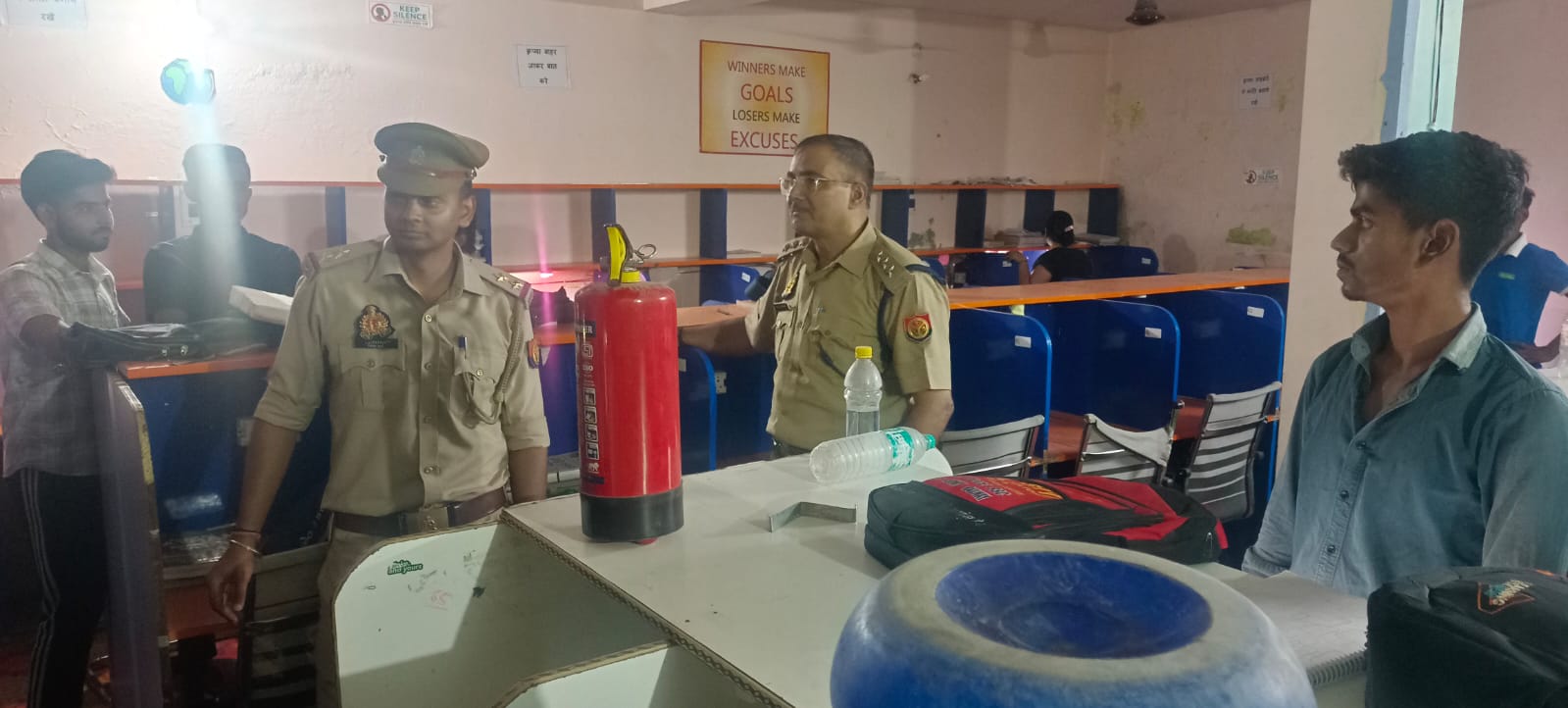 लखनऊ हादसे के बाद कासगंज में अलर्ट: बेसमेंट में चल रहीं कोचिंग और लाइब्रेरी पर अग्निशमन विभाग की सख्ती