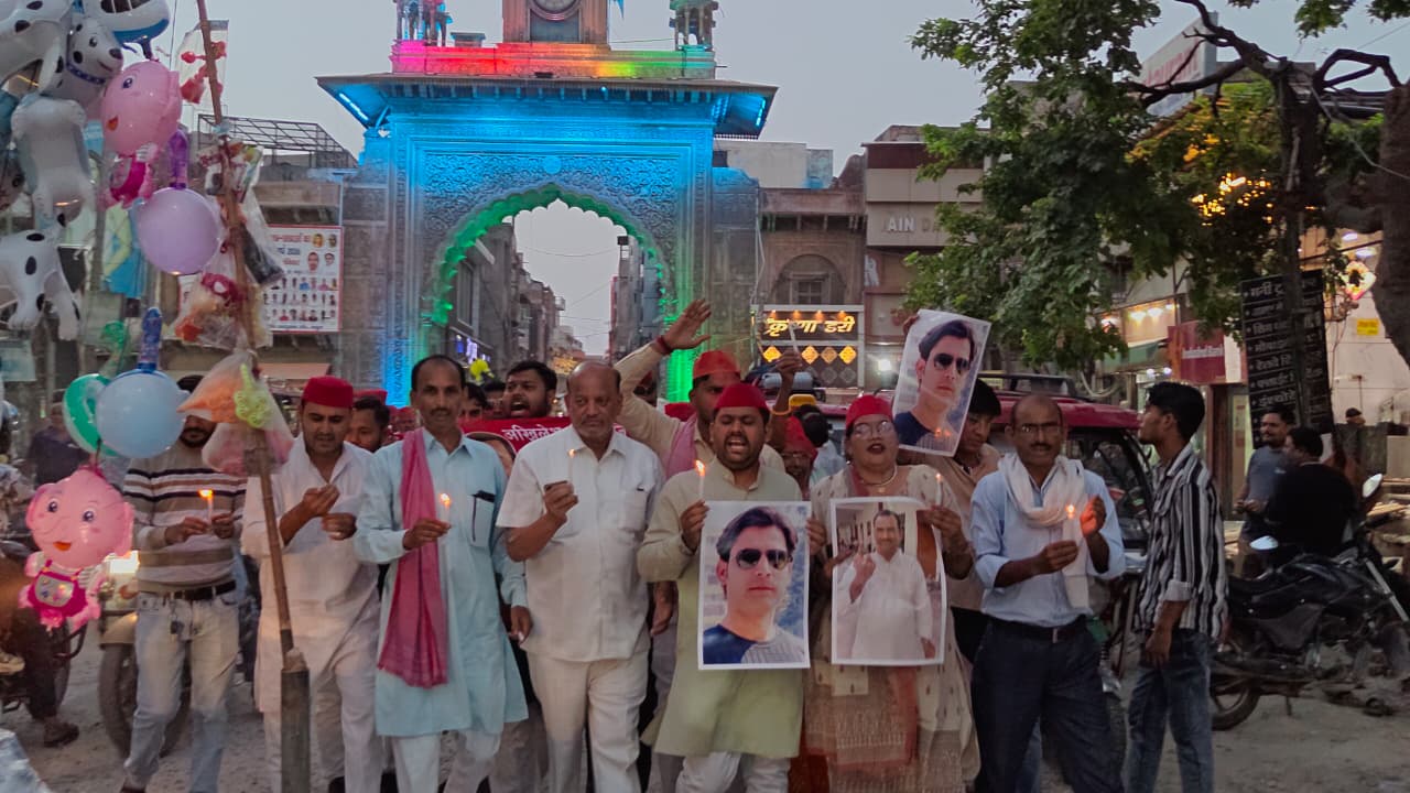 हत्या और एन्काउंटरों के विरोध में सपा का कैंडल मार्च