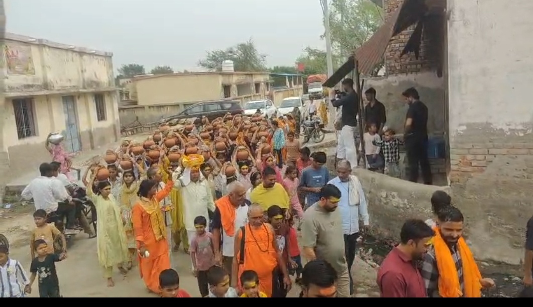 मथुरा में कलश यात्रा संग भागवत कथा का शुभारंभ