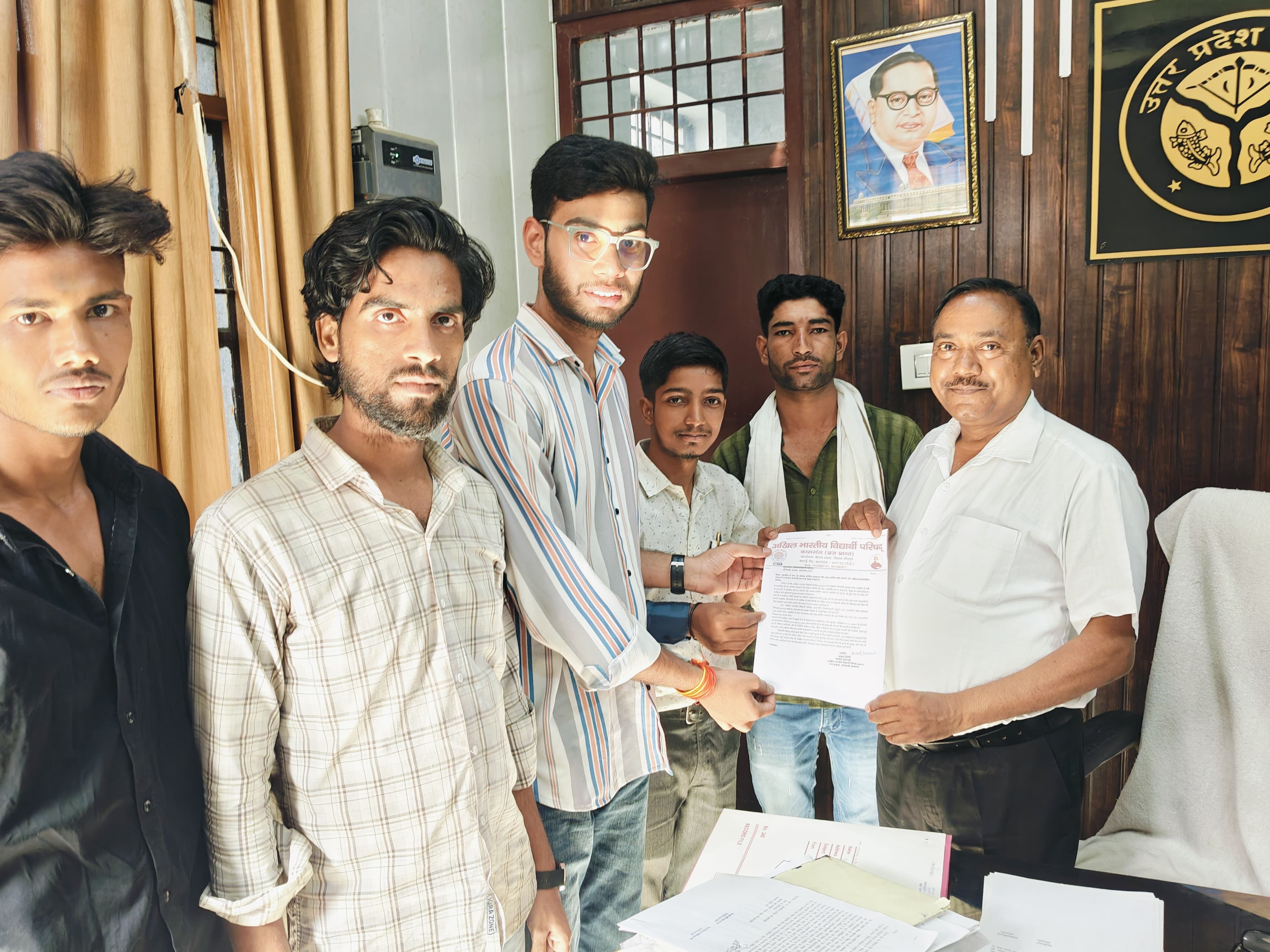 KASGANJ:अवैध कोचिंग संस्थानों के खिलाफ एबीवीपी का हल्लाबोल....15 दिन में कार्रवाई नहीं हुई तो होगा आंदोलन