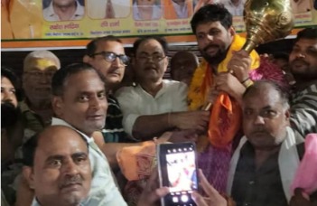 भाजपा प्रदेश महामंत्री राजेश चौधरी का मथुरा में भव्य स्वागत
