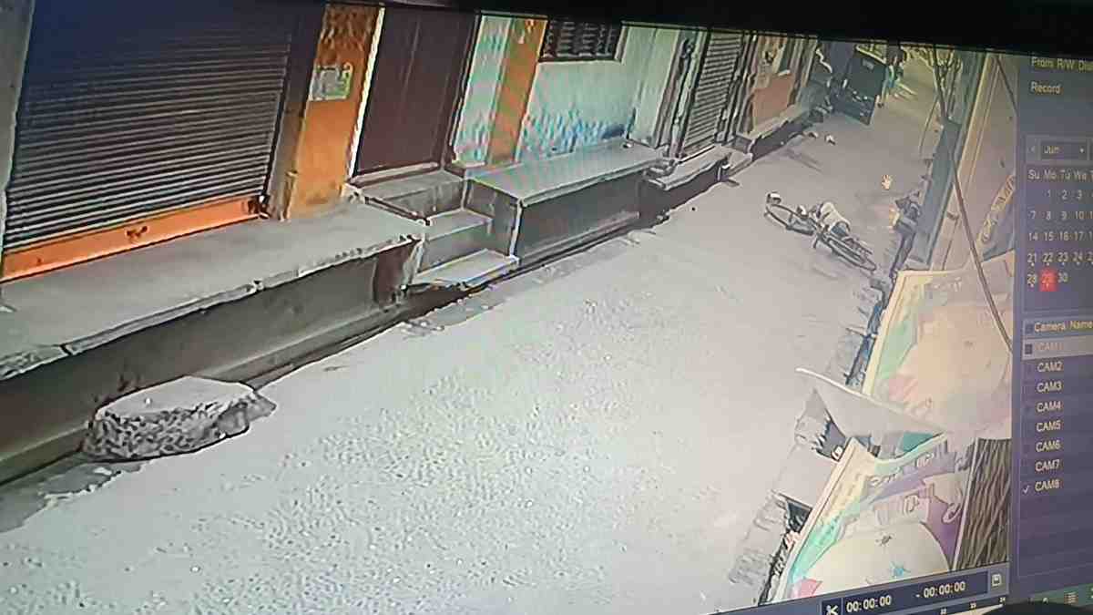 KASGANJ: सभासदों की मांग पर बने स्पीड ब्रेकर, जहाँ जरूरत नहीं थी वहाँ भी बने "... बोले -जेई (निर्माण) हेमंत कुमार