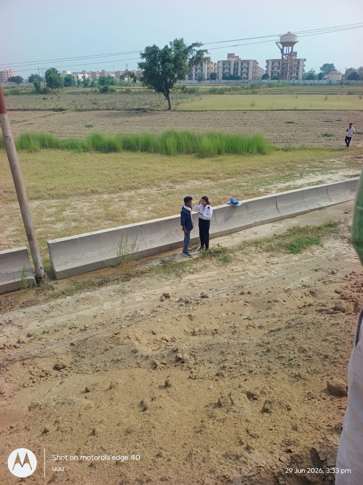 KASGANJ NEWS अलीगढ़ एयरपोर्ट से प्रशिक्षण उड़ान पर निकला था विमान, रास्ता भटकने के बाद हुआ हादसा; घायल प्रशिक्षु को जिला अस्पताल में कराया गया भर्ती