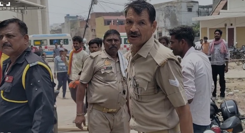 मेडिकल कॉलेज से पुलिस को चकमा देकर भागा अभियुक्त, पुलिस ने दौड़ाकर दबोचा