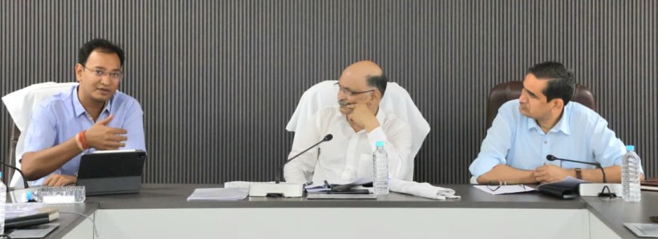 मथुरा में श्रीकृष्ण जन्माष्टमी की तैयारी शुरू, मंडलायुक्त ने की तैयारियों की समीक्षा बैठक 