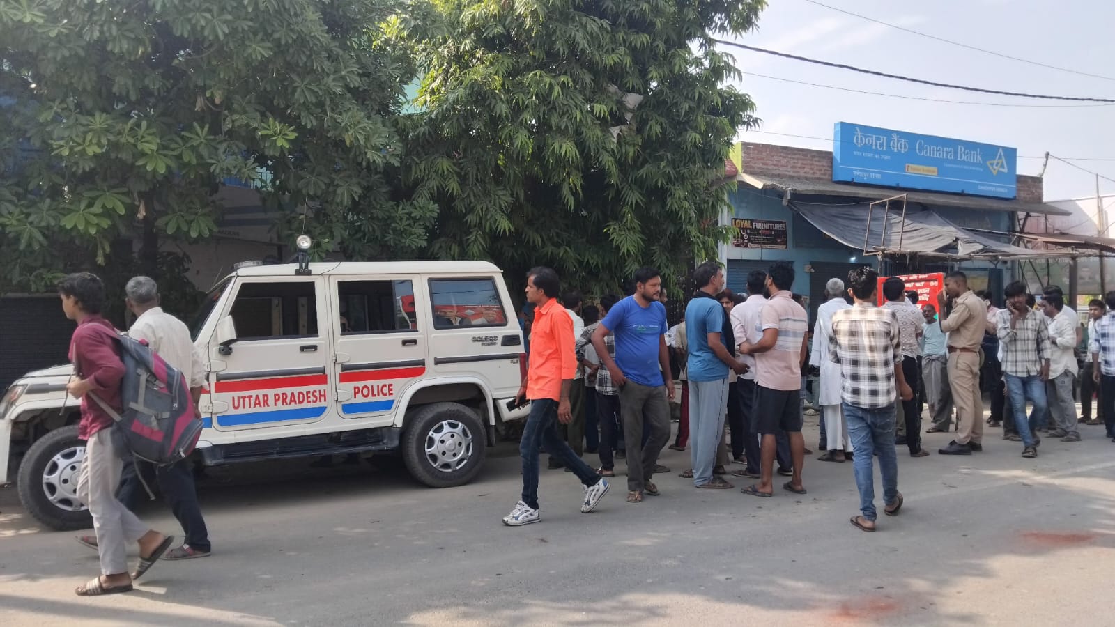 KASGANJ: कमरे में बिखरा था खून ही खून... महिला का गला रेतकर की गई बेरहमी से हत्या, हालात देख इलाके में मचा हड़कंप
