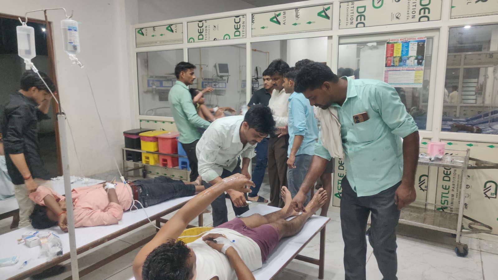 KASGANJ: सगाई की खुशियां पलभर में बदलीं चीख-पुकार में.....आतिशबाजी में लगी आग; छह लोग झुलसे