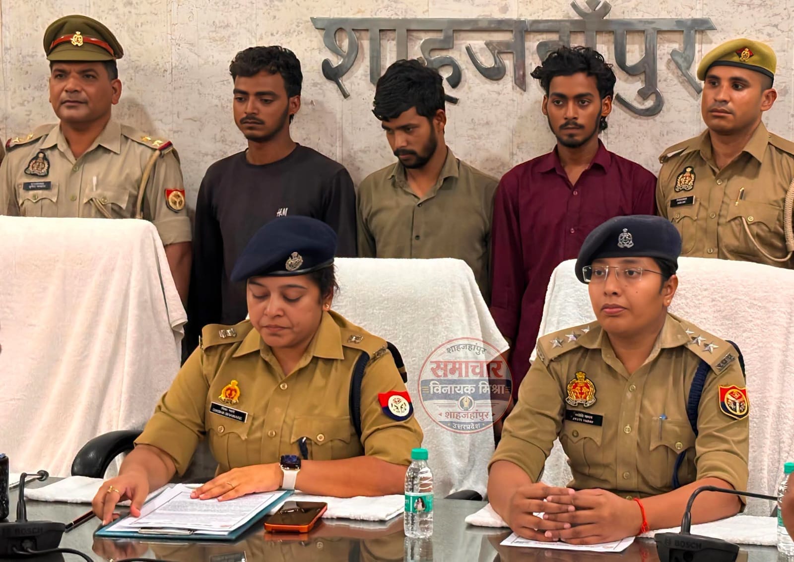 चोरी की सात बाइक के साथ तीन शातिर गिरफ्तार, नंबर प्लेट बदलकर बेचते थे वाहन