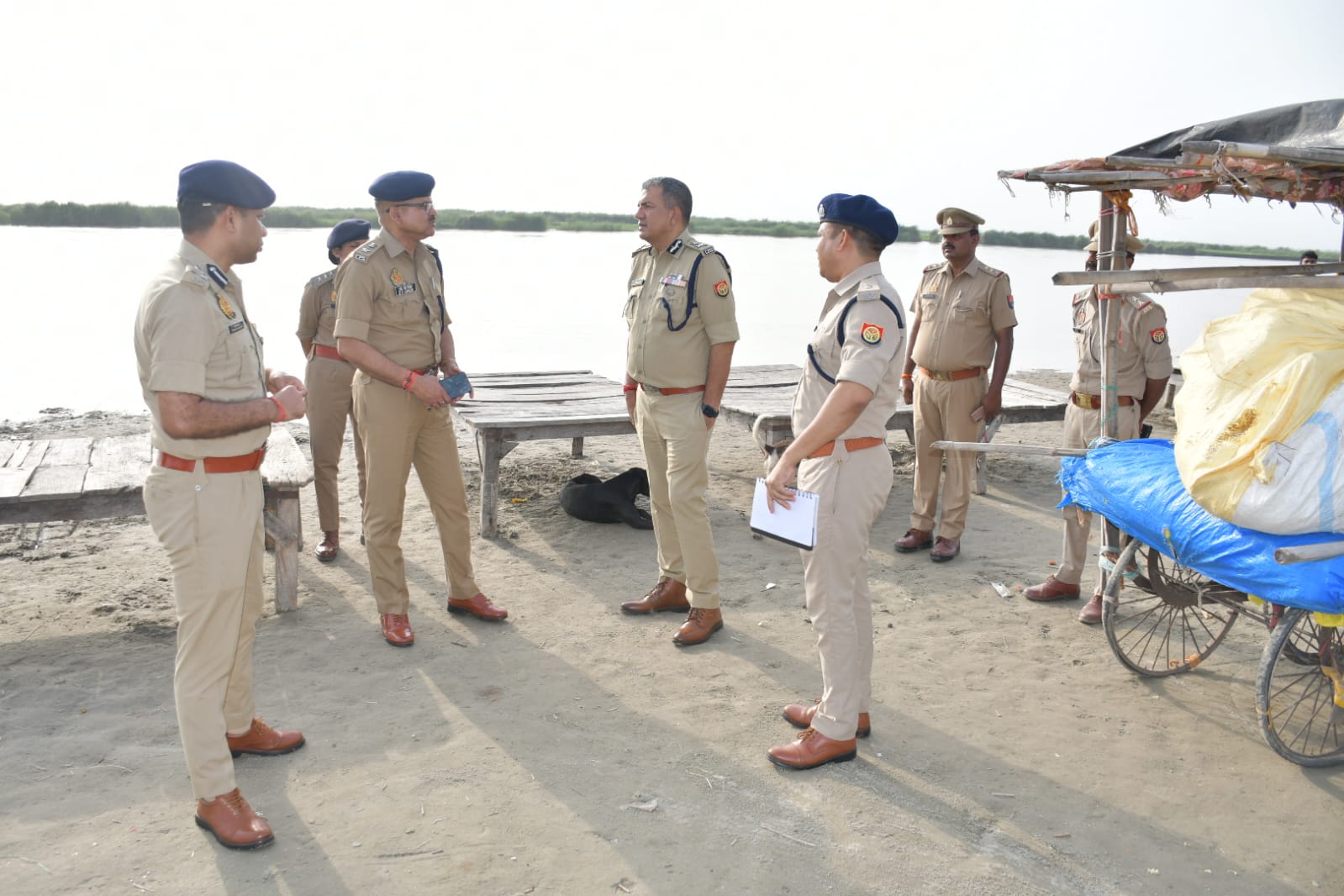 KASGANJ: एडीजी एस.के. भगत ने कांवड़ यात्रा तैयारियों का लिया जायजा, सोरों लहरा घाट का किया निरीक्षण