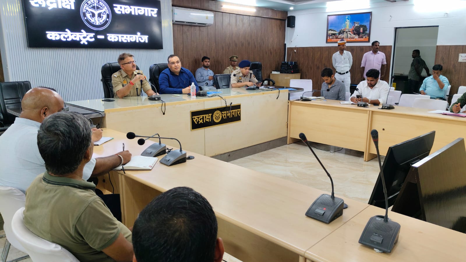 KASGANJ: कांवड़ यात्रा की तैयारियों में जुटा प्रशासन, ढाबों पर नॉनवेज रहेगा प्रतिबंध, हर प्रतिष्ठान पर होंगे CCTV