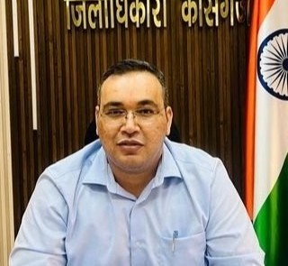 कासगंज में बड़ा प्रशासनिक फेरबदल: एसएन त्रिपाठी बने सदर एसडीएम, कई एसडीएम के बदले दायित्व