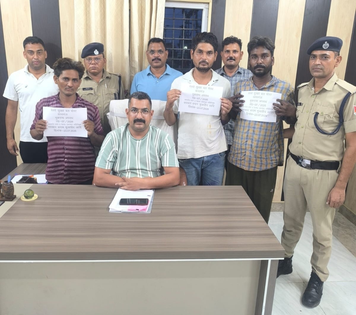 KASGANJ: नशे की लत पूरी करने के लिए चुराते थे रेल संपत्ति, ई-रिक्शा से ले जा रहे थे गार्डर और रेल लाइन के टुकड़े; तीन रंगेहाथ गिरफ्तार