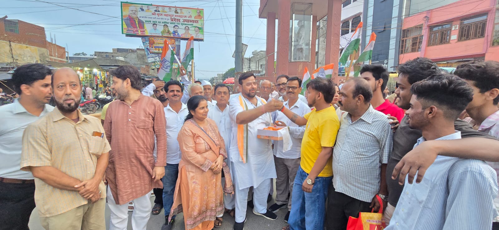 KASGANJ: धर्मेंद्र प्रधान के इस्तीफे पर कांग्रेस ने मनाया 'विजय दिवस', पैदल मार्च निकाल जताई खुशी
