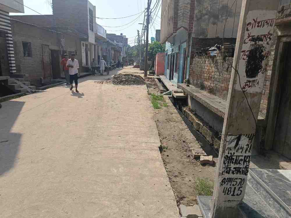 KASGANJ: चंद दूरी पर थी पुरानी पाइपलाइन, फिर लाखों रुपये खर्च कर नई लाइन क्यों डाली, सरकारी धन के दुरुपयोग के उठे सवाल