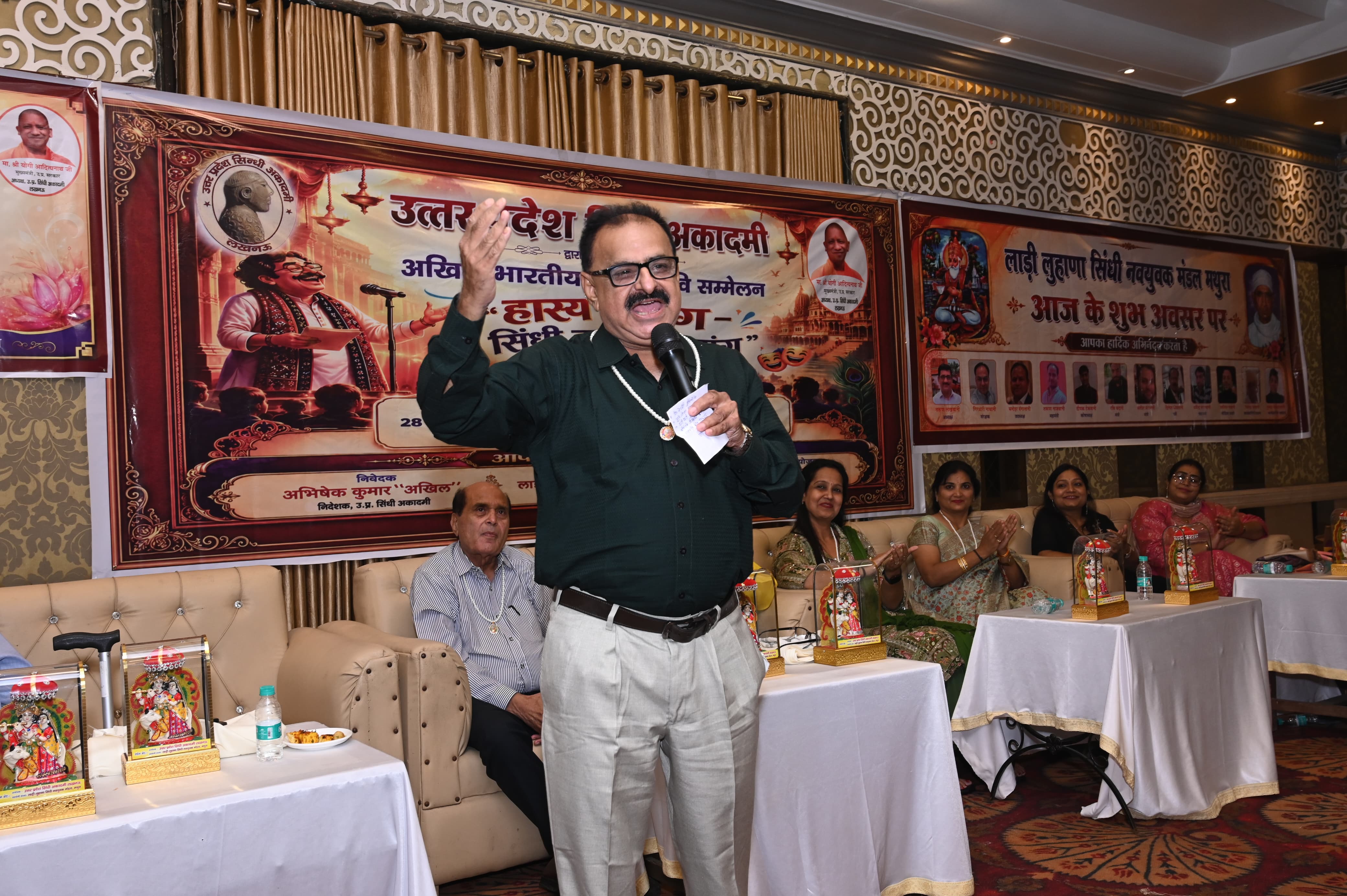 श्रीकृष्ण की नगरी में गूंजा सिंधी काव्य, अखिल भारतीय कवि सम्मेलन में बिखरे हास्य, वीर और श्रृंगार के रंग