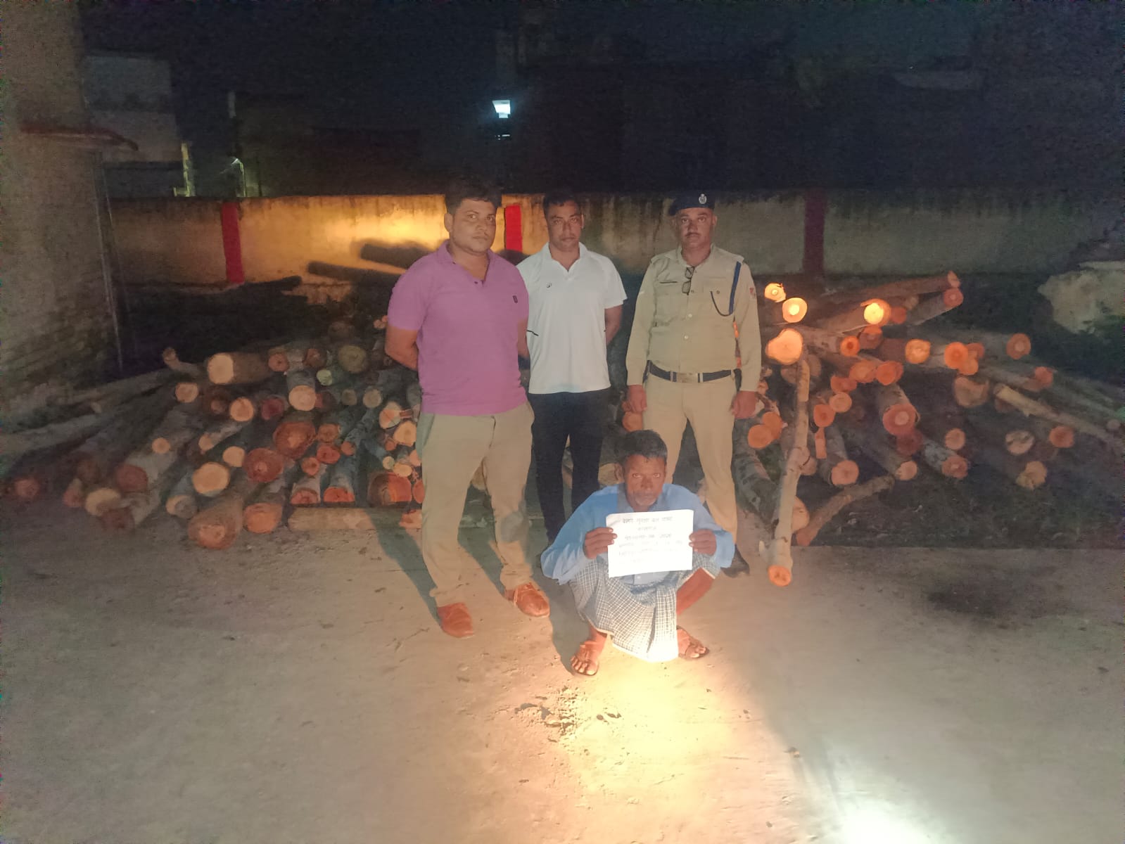 रेलवे के 55 पेड़ काटकर समझा बच जाएगा... RPF ने किया भंडाफोड़, 95 हजार की लकड़ी बरामद
