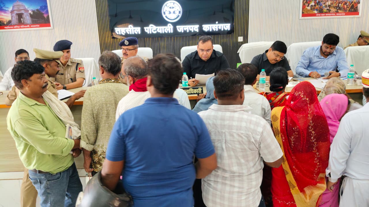 पटियाली में आयोजित सम्पूर्ण समाधान दिवस में डीएम-एसपी ने सुनीं 75 फरियादें, 5 शिकायतों का मौके पर हुआ निस्तारण