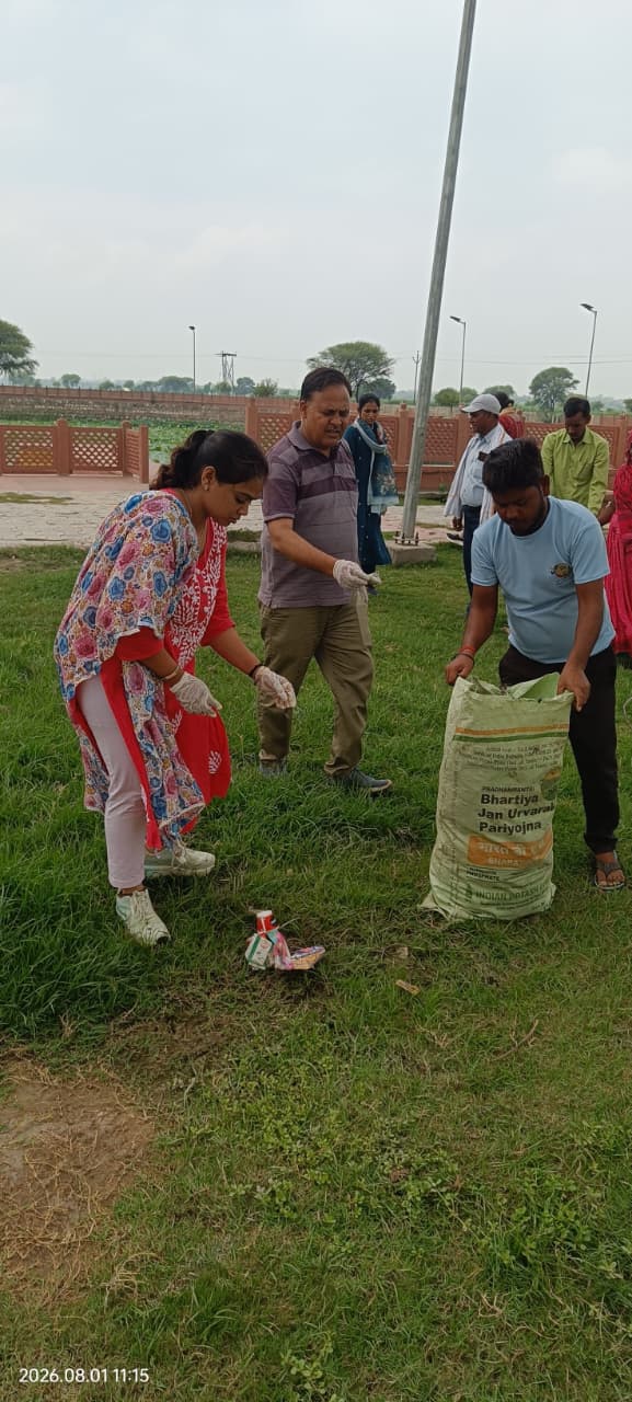 ब्रज के 57 गांवों में स्वच्छता अभियान को जनसमर्थन, 2,445 विद्यार्थियों ने किया श्रमदान