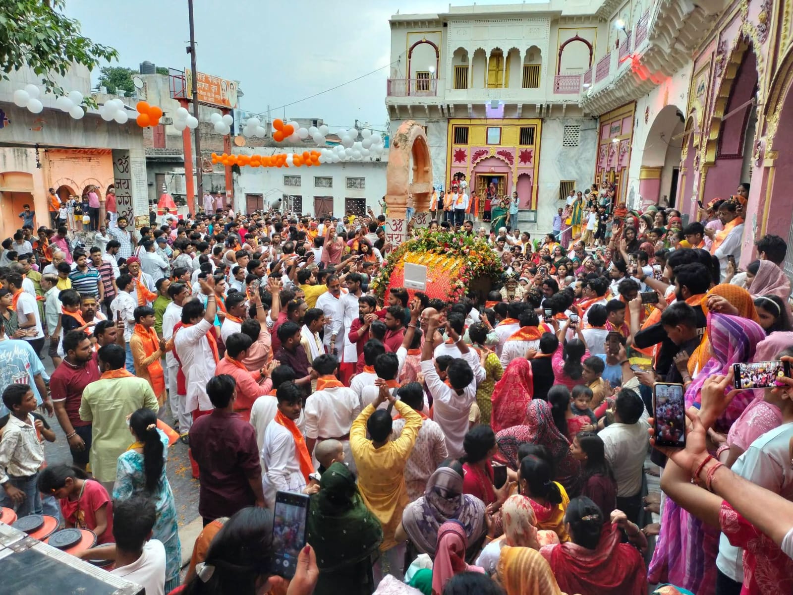 'हर-हर महादेव' के जयघोष से गूंजा सोरों, सोमेश्वर महादेव की शाही सवारी में उमड़ा आस्था का जनसैलाब