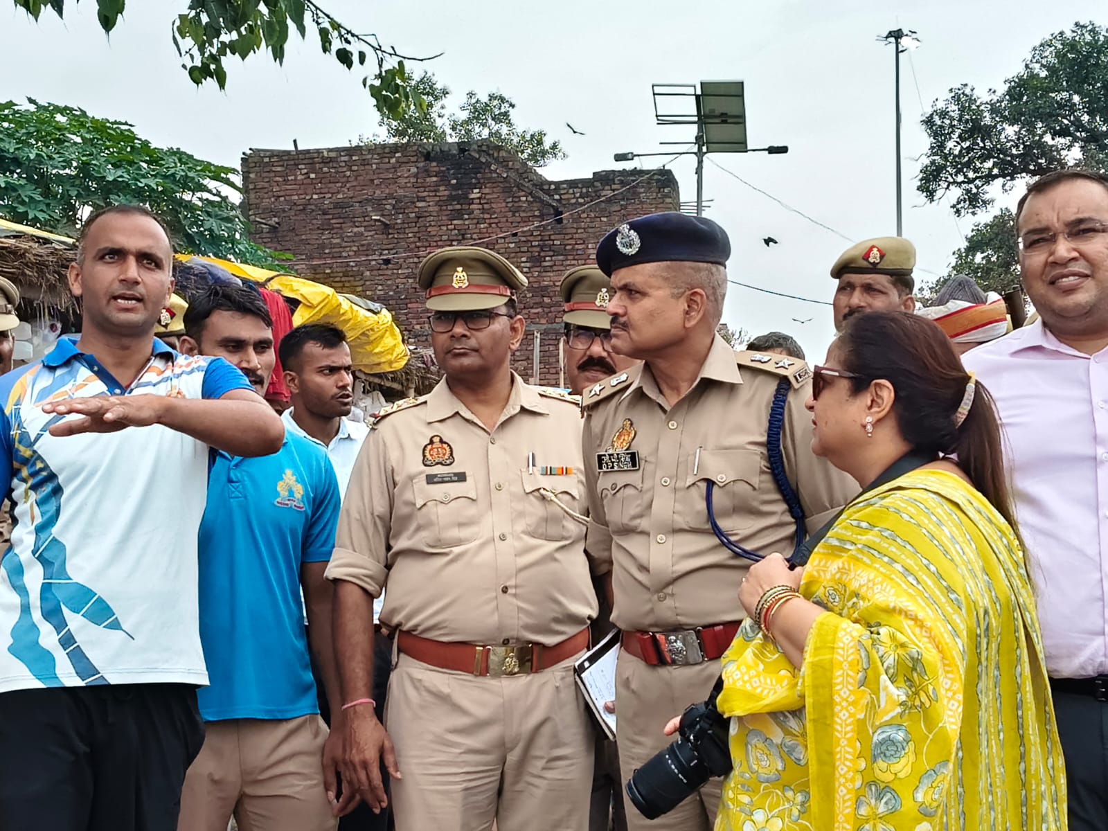 Kasganj:मंडलायुक्त संगीता सिंह ने लहरा गंगा घाट का किया औचक निरीक्षण, कांवड़ यात्रा की व्यवस्थाओं का लिया जायजा