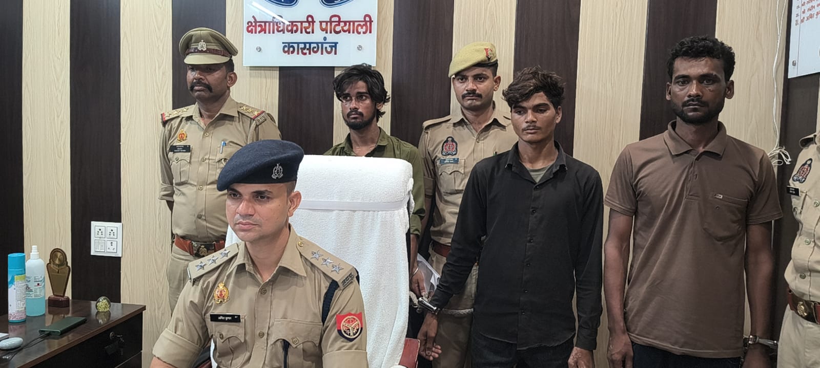गंजडुंडवारा पुलिस का बड़ा एक्शन: बंद ईंट भट्ठे से तीन वाहन चोर दबोचे, 10 चोरी की बाइक बरामद