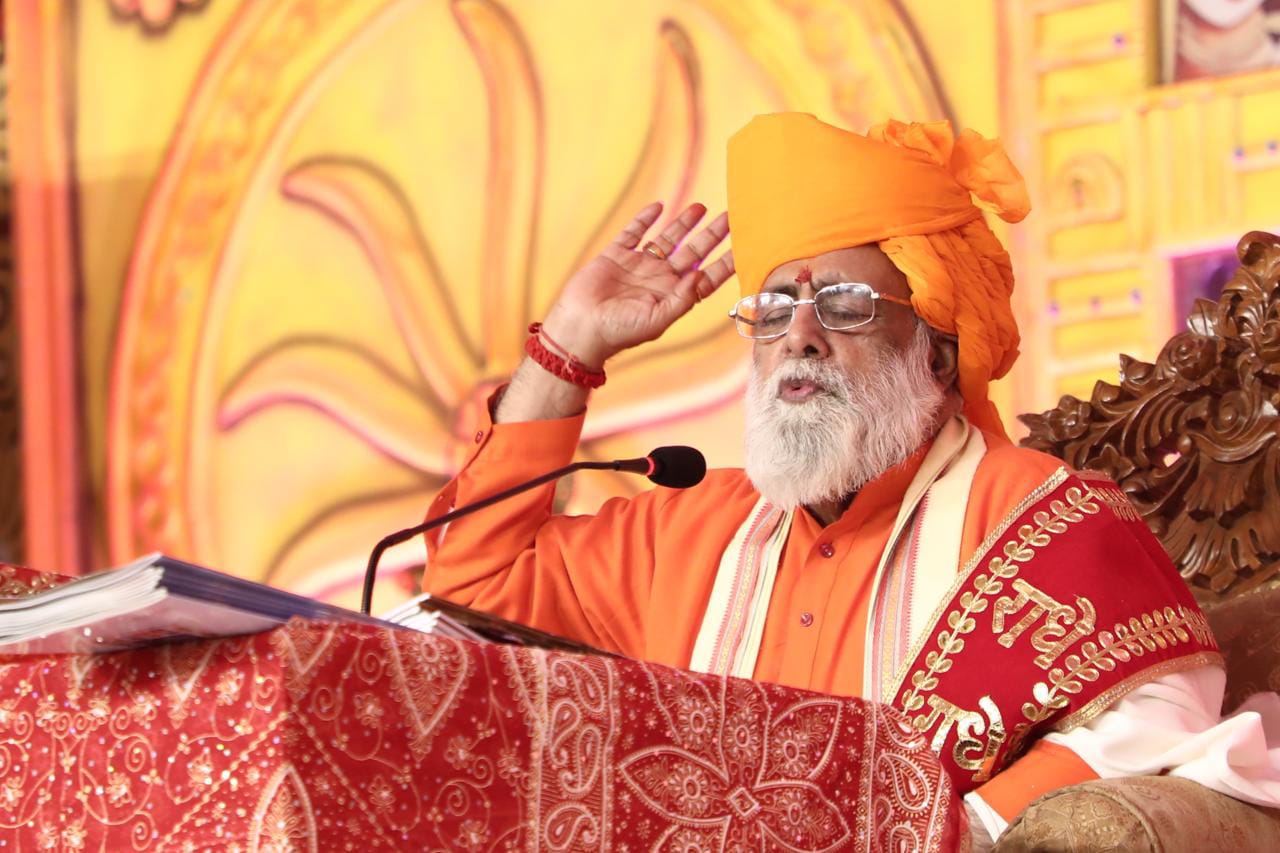 बीज मंत्रों से जीवन में नया सवेरा होने का दावा, भारी बारिश में भी समागम में डटे रहे श्रद्धालु