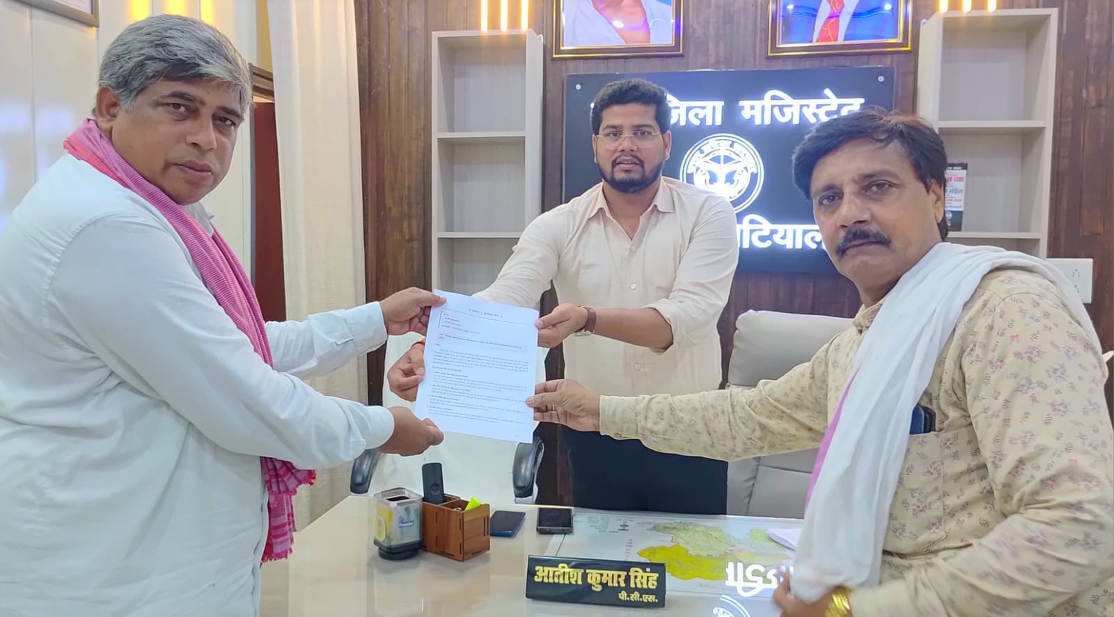 गंगा पार क्षेत्र को चाहिए विकास की धार, मुख्यमंत्री से बांध समेत 9 सुविधाओं की मांग को लेकर समाजसेवी अब्दुल हफीज गांधी ने पटियाली एसडीएम को सौपा ज्ञापन