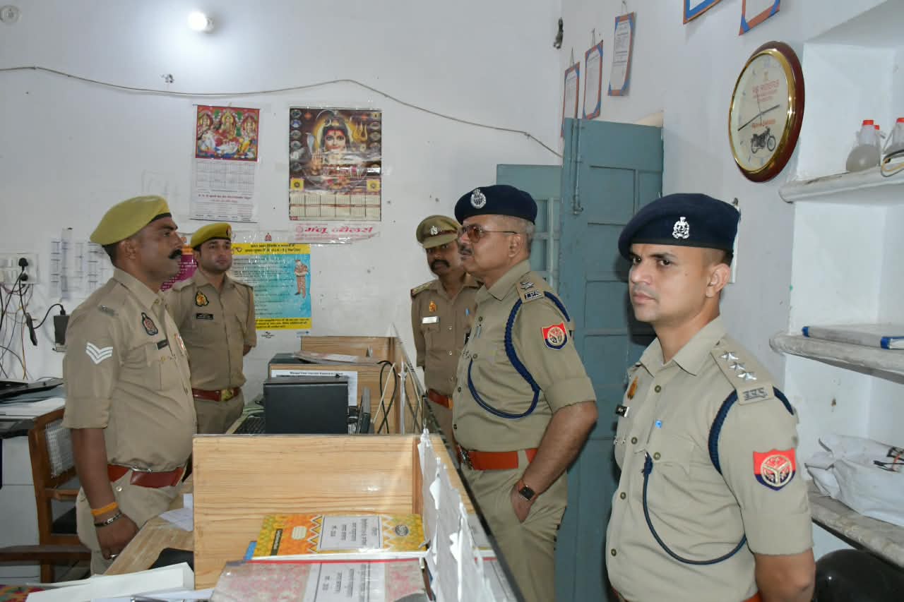 एसपी ने कोतवाली गंजडुंडवारा का औचक निरीक्षण कर परखी तैयारियां, कांवड़ मार्ग व संवेदनशील स्थानों पर निगरानी बढ़ाने के दिए निर्देश 