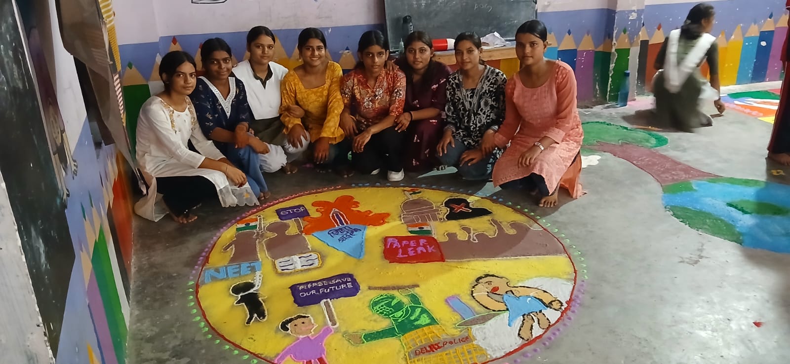 पटियाली के सेंट के.एम. इंटर कॉलेज में मेहंदी-रंगोली प्रतियोगिता का हुआ आयोजन, छात्राओं ने दिखाई सृजनात्मक प्रतिभा