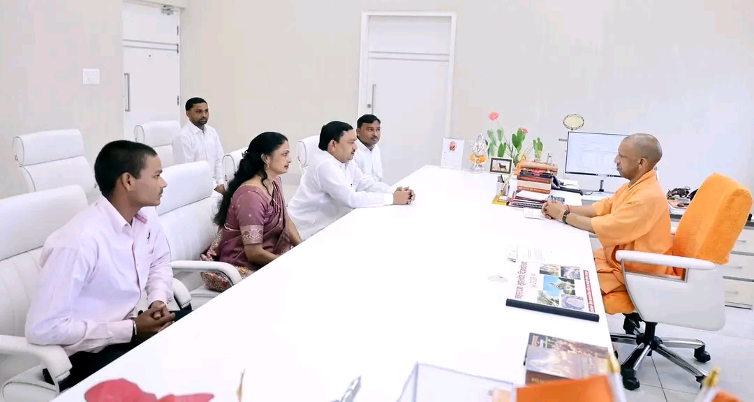 Kasganj: भगवान परशुराम प्रतिमा स्थापना का मामला पहुंचा मुख्यमंत्री दरबार, अनुमति को लेकर अमांपुर विधायक ने सौंपा पत्र