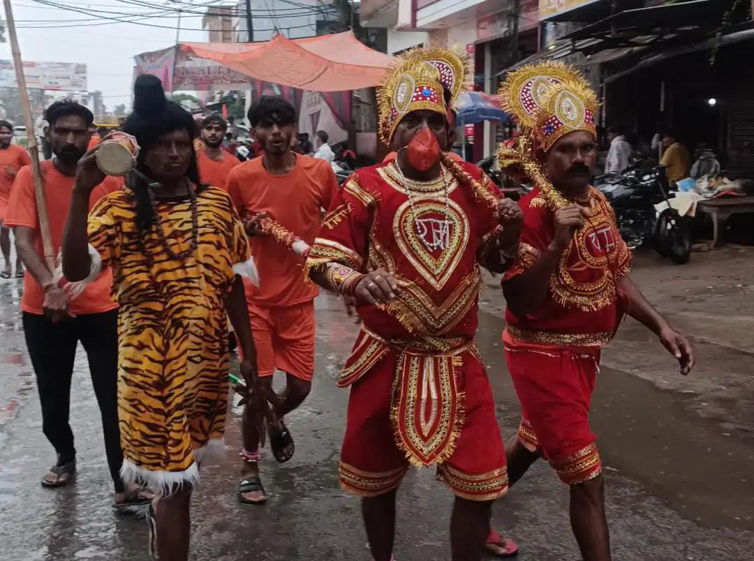 Kasganj: हनुमान की पूंछ रूपी 131 मीटर लंबी कावंड, साथ में हनुमान,शिव-जामवंत के स्वरूप…लहरा घाट पर दिखा अद्भुत नजारा